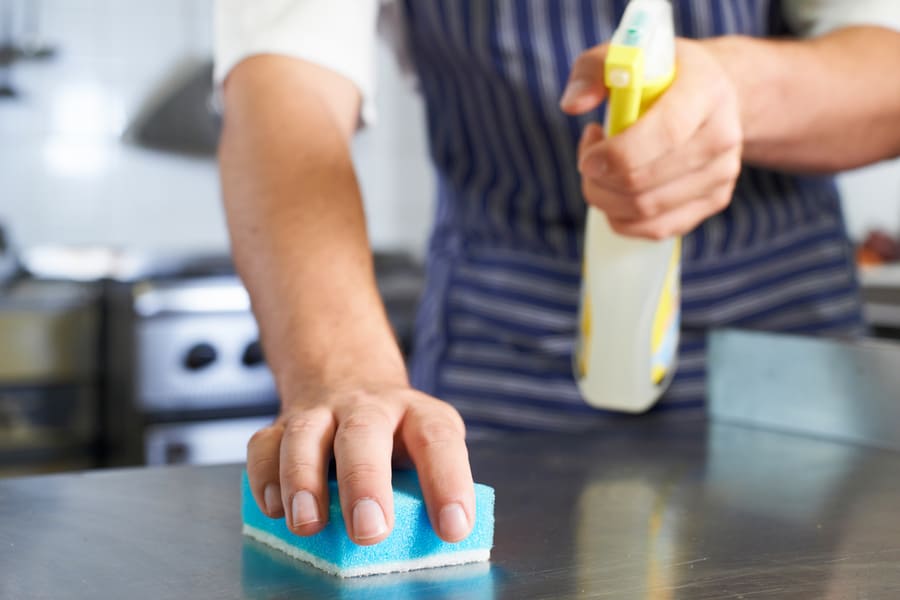 Closer Worker Restuarant Kitchen Cleaning