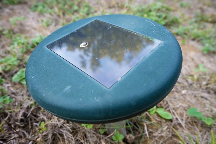 Solar-Powered Deterrent To Keep Moles Away From Vegetable Gardens And Gardens.